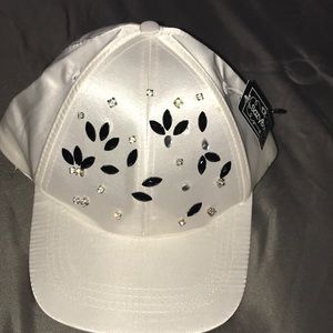 Never worn. Sazy bee design cap hat!